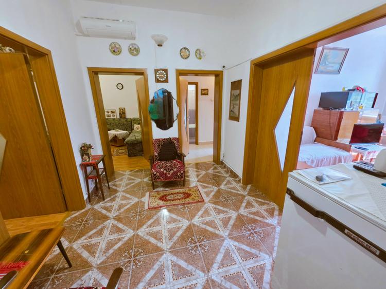 Apartament cu 3 camere decomandat în Drumul Taberei