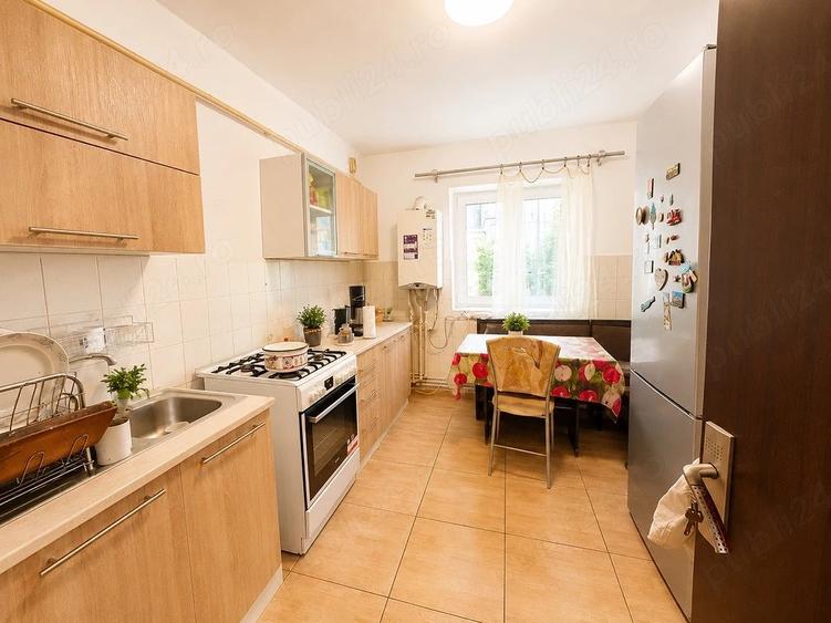 Apartament cu 4 camere decomandat în Central