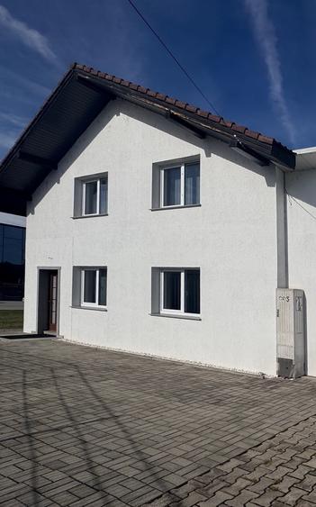 Casă individuală cu 4 camere cu Teren 300 Mp în Stupini