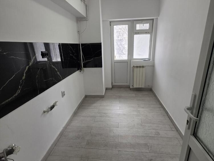 Apartament cu 2 camere decomandat în P-ța Muncii