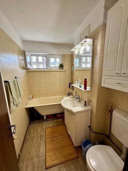 Apartament cu 4 camere decomandat în Valea Rosie