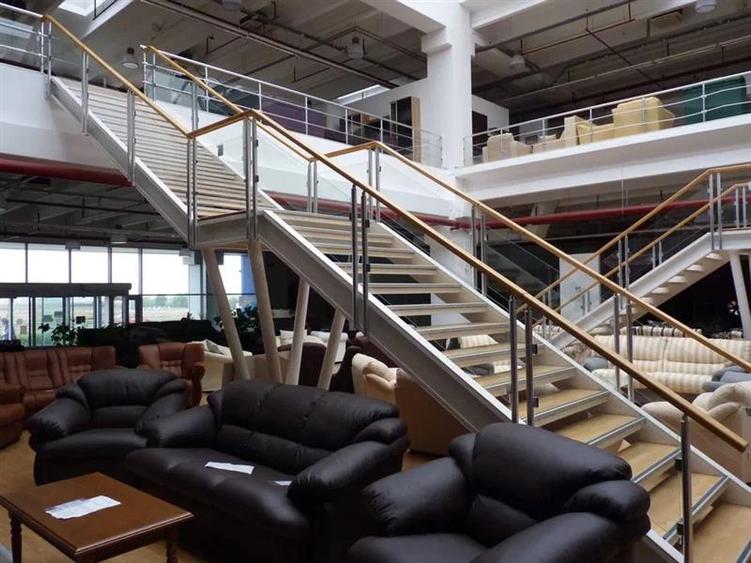 Spațiu industrial, de 3,825 mp, în Exterior Vest