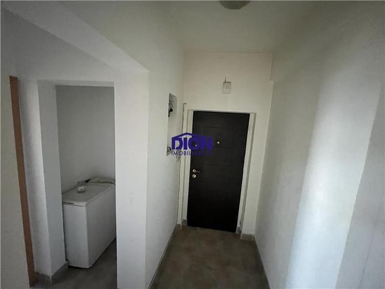 Apartament cu 2 camere semidecomandat, mobilat în Central