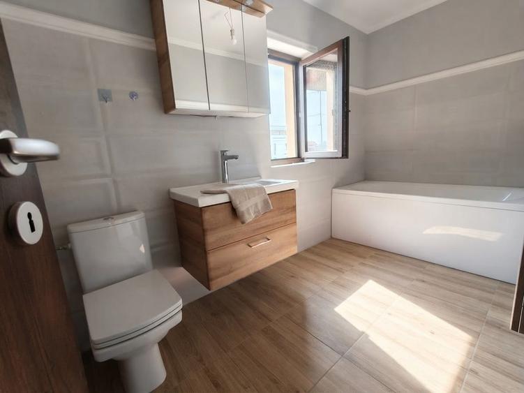 Casă cu 5 camere cu Canalizare în Dumbrăvița