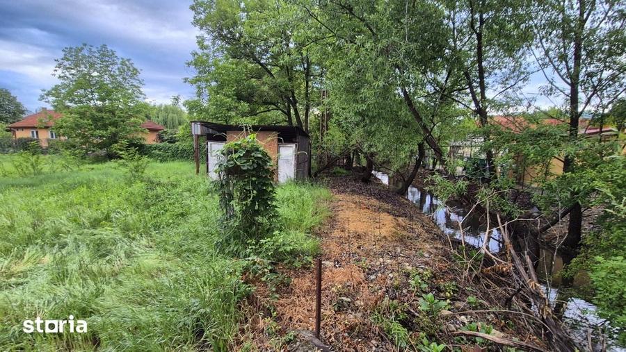 Teren de 2391 mp, în Runcu
