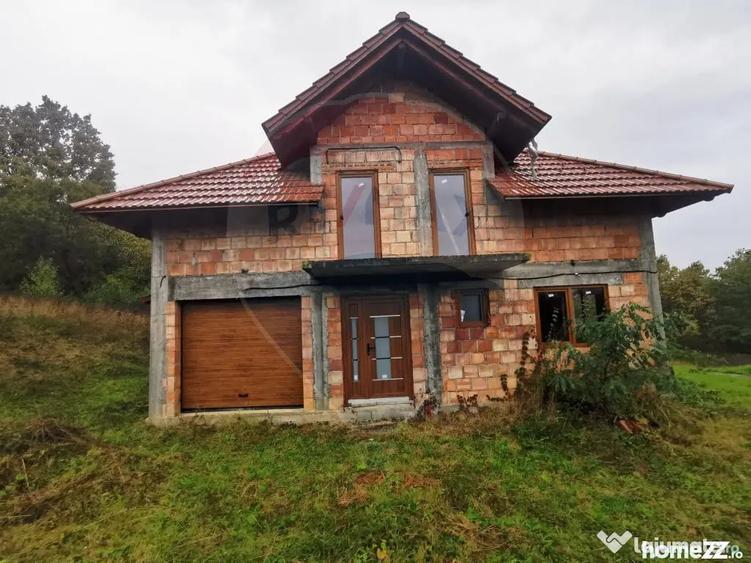 Casă cu 5 camere cu Teren 6400 Mp în Copalnic