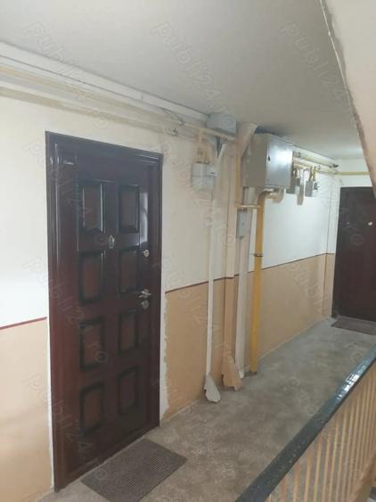 Apartament cu 3 camere semidecomandat în Girocului