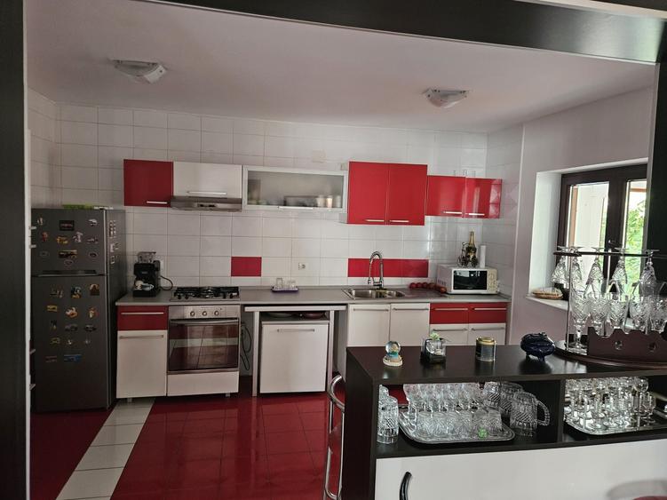 Casă cu 4 camere în Exterior Vest