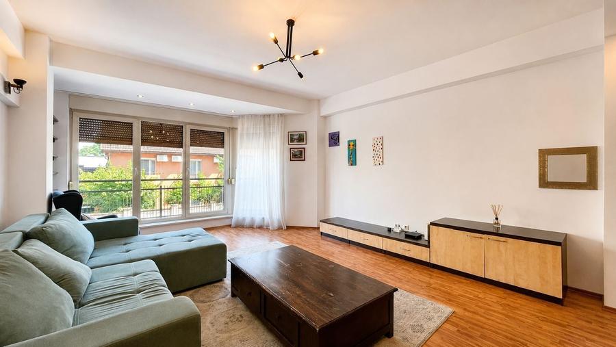 Apartament cu 3 camere decomandat, mobilat în Aradului