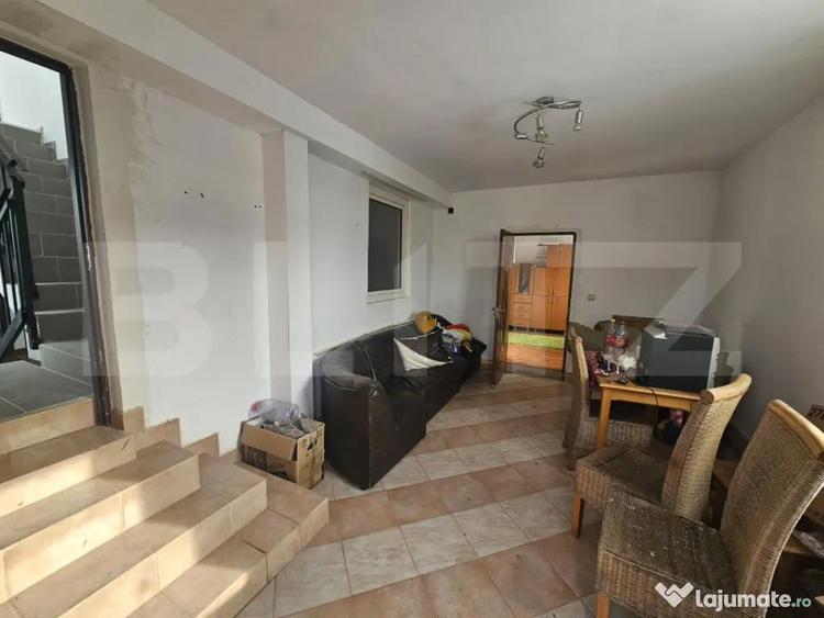 Casă cu 7 camere cu Teren 451 Mp în Central