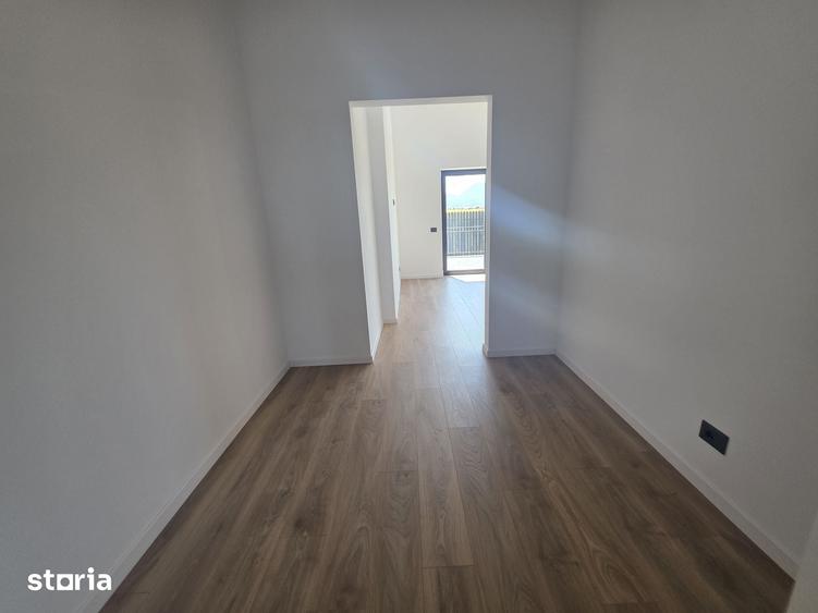 Casă cu 3 camere cu Teren 500 Mp în Noua
