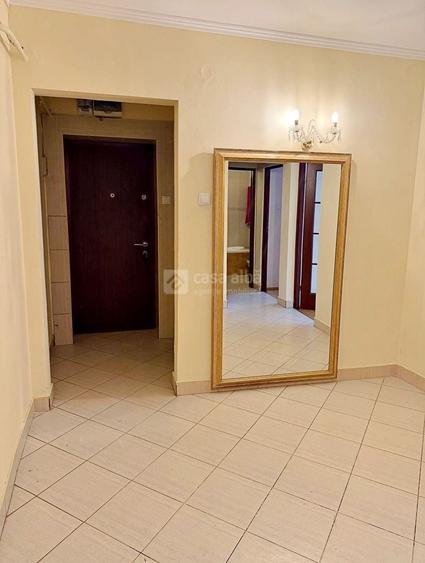 Apartament cu 3 camere decomandat, mobilat în Central