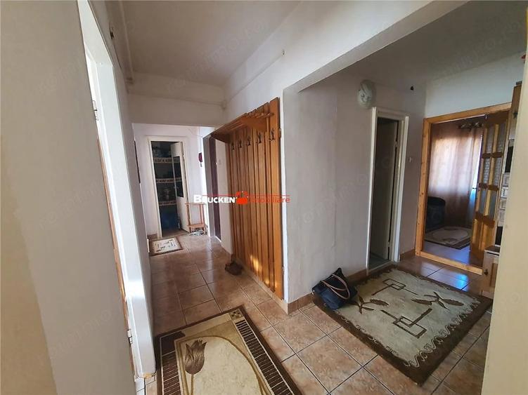 Apartament cu 4 camere decomandat în Central