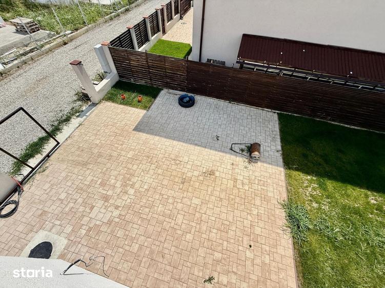 Casă cu 5 camere cu Teren 650 Mp în Odăi