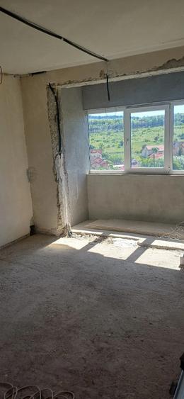 Apartament cu 3 camere decomandat în Nord