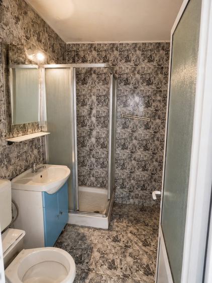 Apartament cu 2 camere nedecomandat în P-ța Victoriei