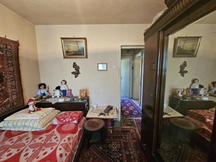 Apartament cu 3 camere semidecomandat în Basarabia