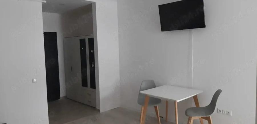 Garsonieră decomandată în Păcii