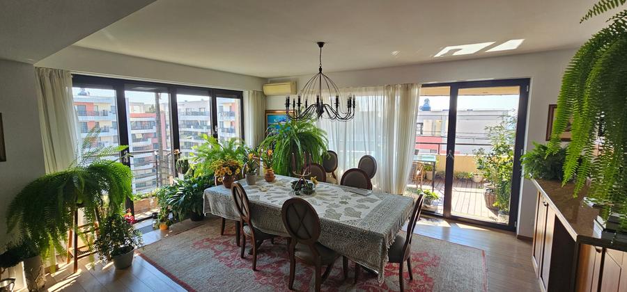 Apartament cu 4 camere decomandat în Barbu Văcărescu