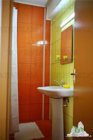 Casă individuală cu 17 camere cu Teren 796 Mp în Central