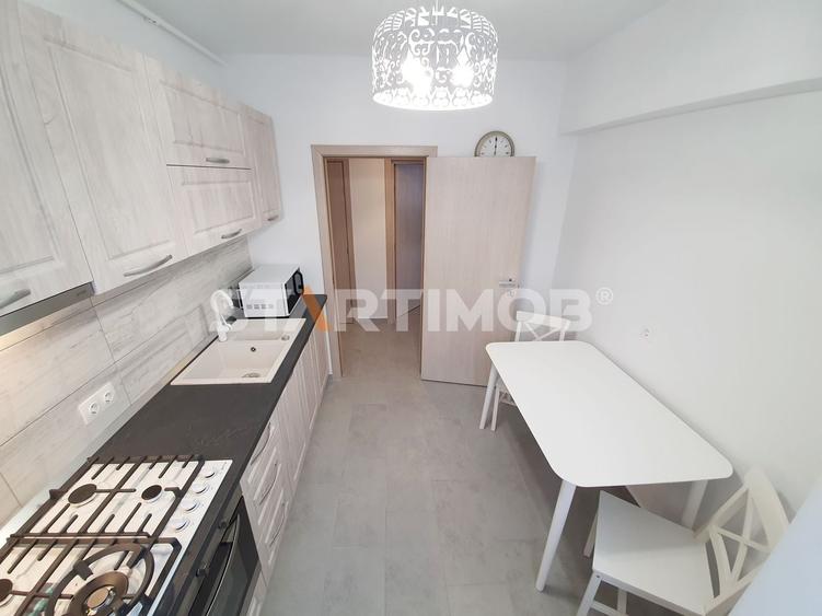 Apartament cu 3 camere decomandat, mobilat în Tractorul