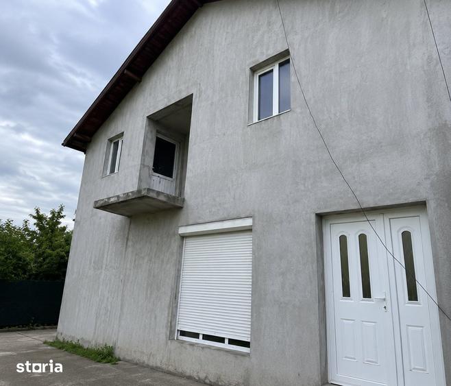 Casă cu 6 camere cu Teren 1293 Mp în Butimanu
