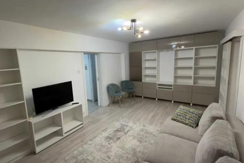 Apartament cu 2 camere semidecomandat în P-ța Alba Iulia
