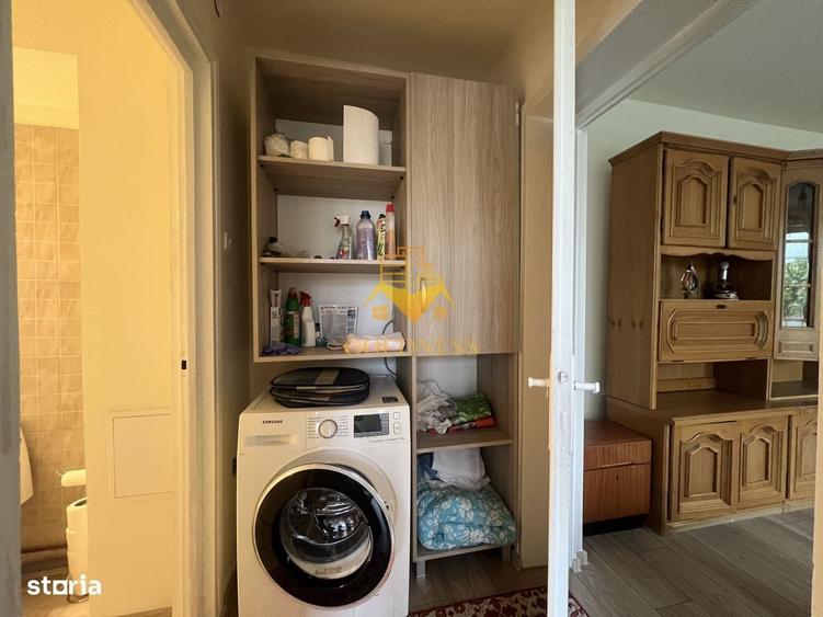 Apartament cu 3 camere semidecomandat în Horea