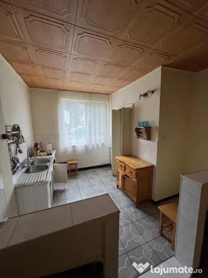 Apartament cu 2 camere semidecomandat în Ferneziu
