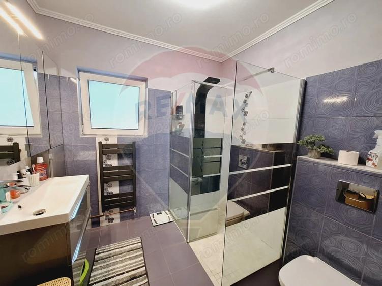 Casă cu 5 camere cu Teren 2100 Mp în Hidiș