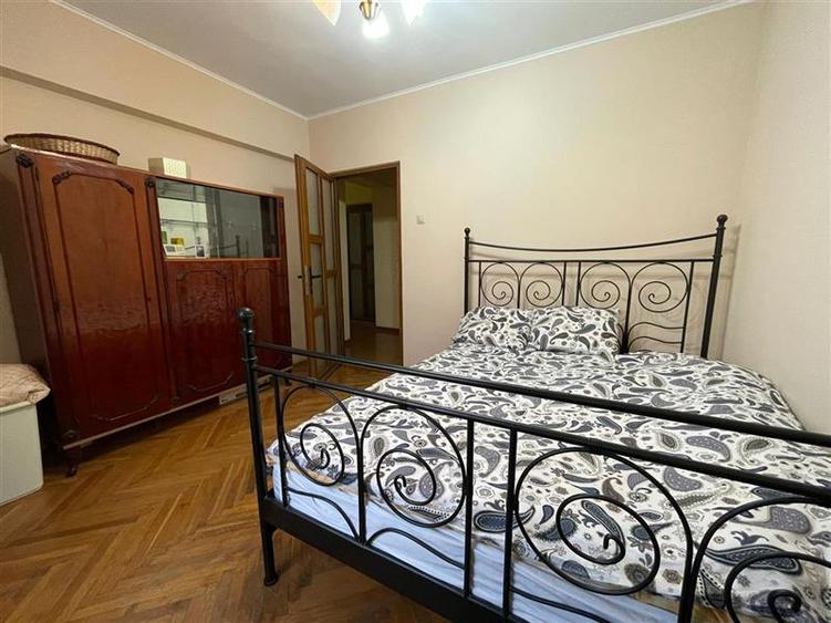 Apartament cu 3 camere decomandat, mobilat în Ultracentral
