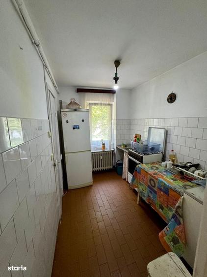 Apartament cu 2 camere semidecomandat în Podu Roș