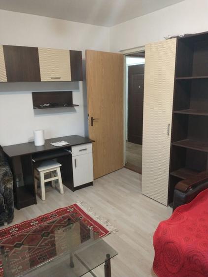Garsonieră decomandată în Central