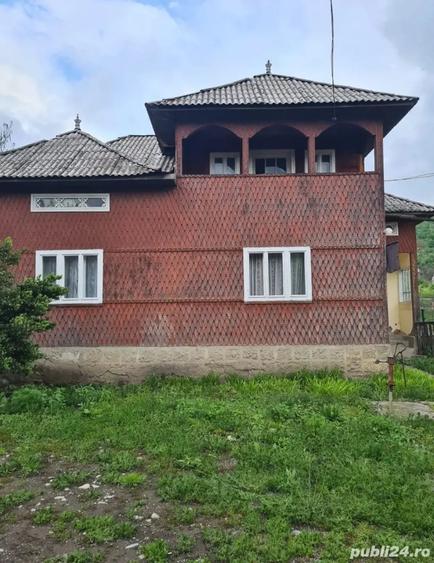 Casă cu 4 camere cu Teren 10 Mp în Moisei