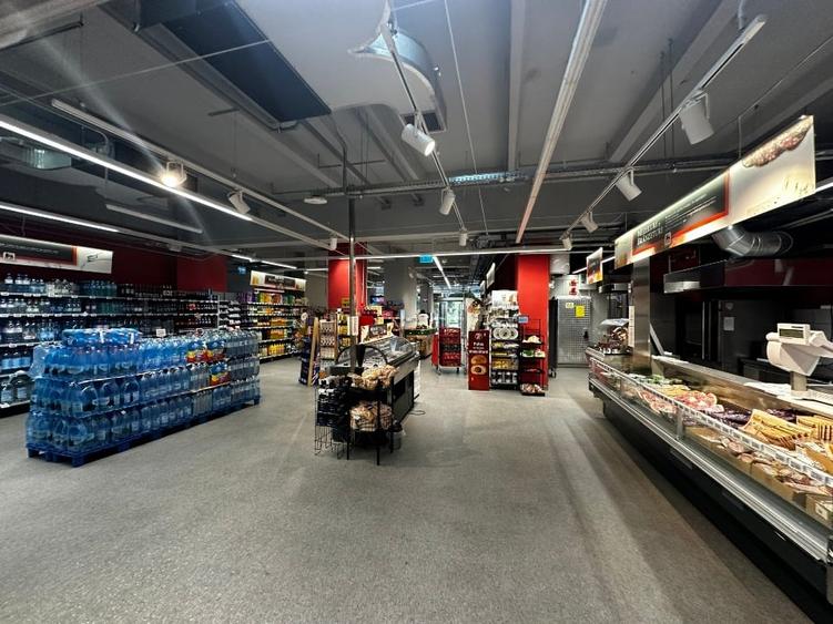 Spațiu comercial, de 812 mp, în Republicii