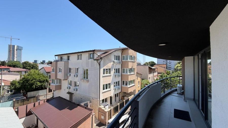 Casă individuală cu 24 camere cu Canalizare în Domenii
