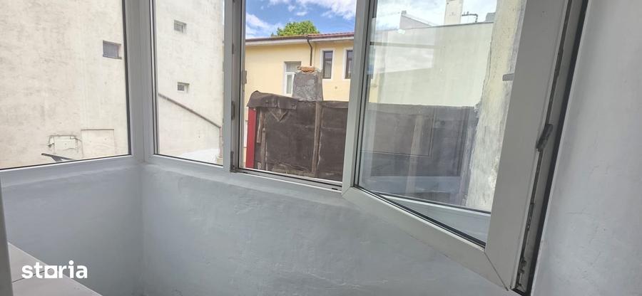 OCAZIE ! CENTRU PIATA UNIRII 2 CAMERE 2 BALCOANE ETAJ 1 BOXA 77.000 E - 11