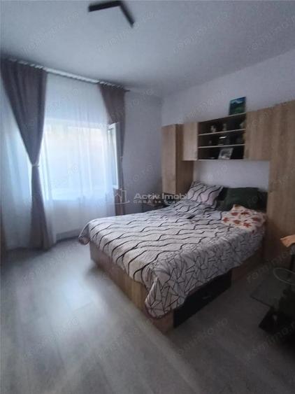 Casă cu 10 camere cu Teren 50 Mp în Nord