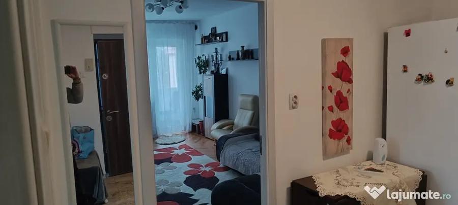 Apartament cu 3 camere decomandat în Central