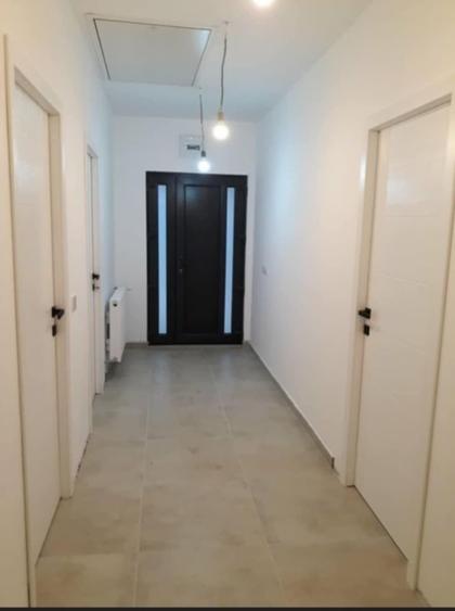 Casă cu 3 camere în Ciorogârla