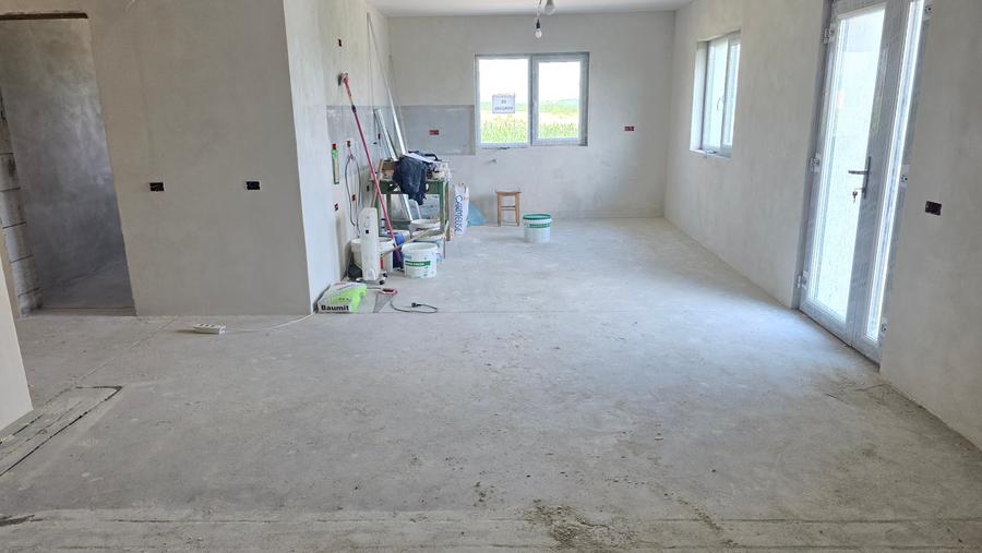 Casă individuală cu 4 camere cu Garaj în Zăvoi