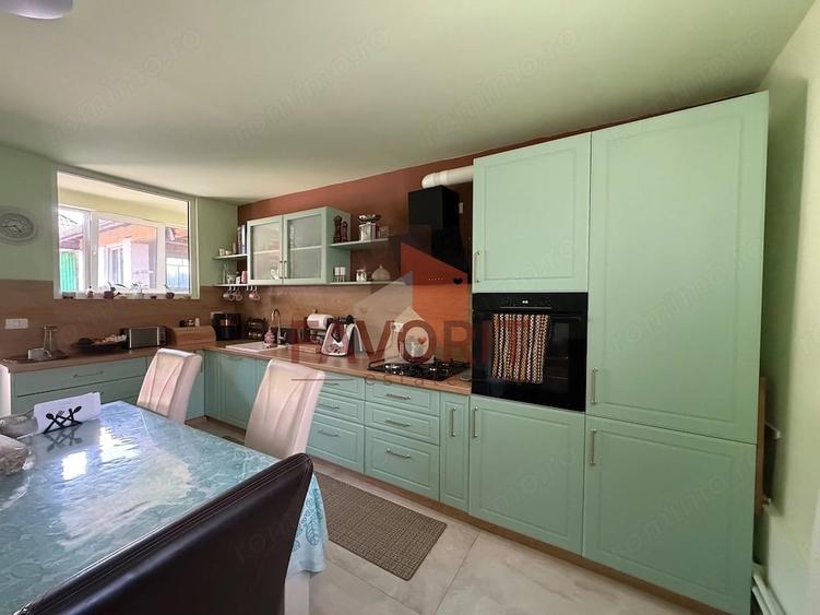 Casă cu 4 camere cu Teren 1514 Mp în Ianova