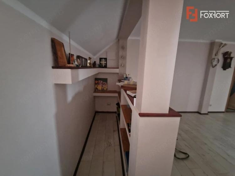 Casă cu 7 camere cu Teren 1500 Mp în Bazoș