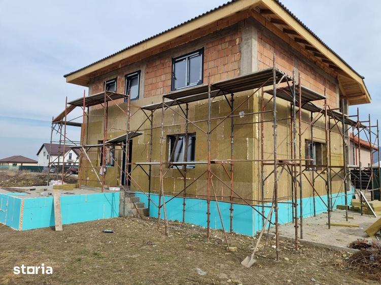 Casă cu 3 camere cu Teren 497 Mp în Cristian