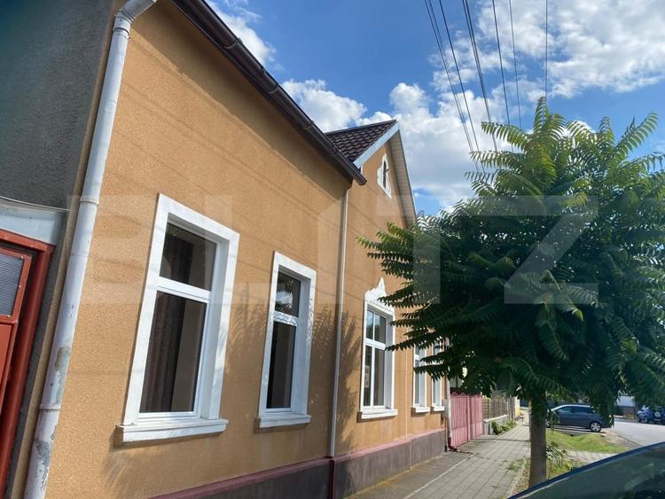 Casă individuală cu 4 camere cu Canalizare în Iernut