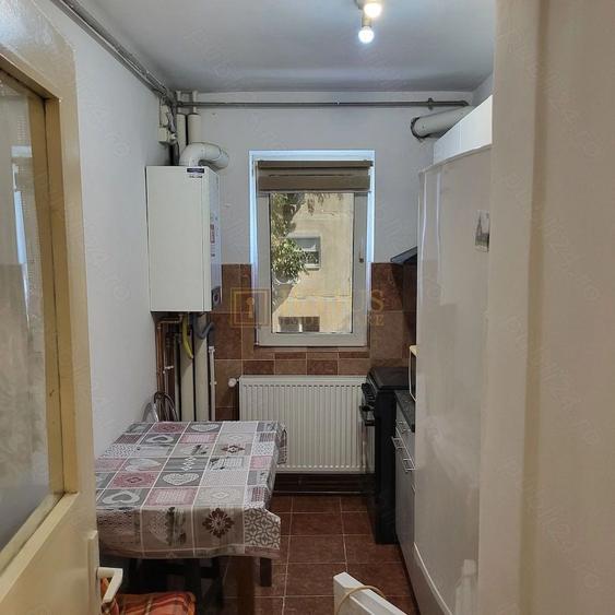 1 camera| decomandat| centrala proprie| etaj 2 - 3