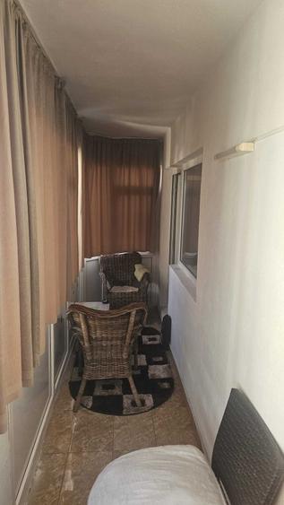 Apartament cu 3 camere decomandat în 1 Decembrie