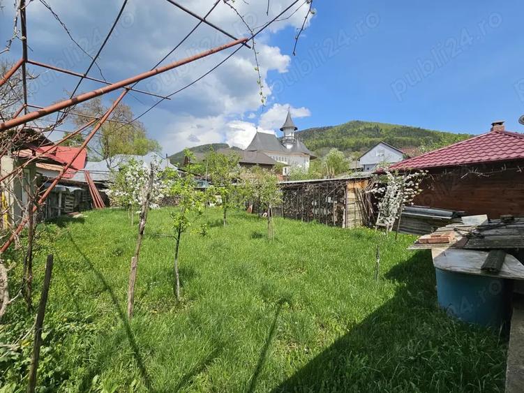 Casă cu 5 camere cu Teren 1060 Mp în Central