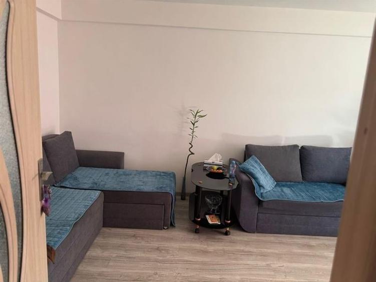 Apartament cu 3 camere decomandat în Valea Rosie