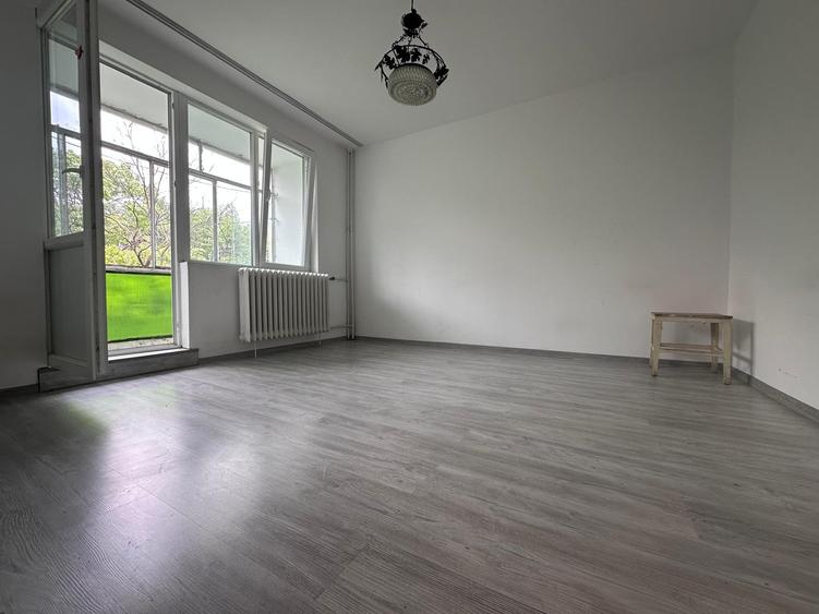 Apartament cu 3 camere decomandat în Drumul Taberei